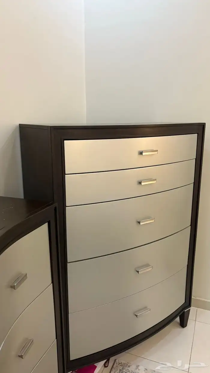 للبيع غرفة نوم من مفروشات العمر 4