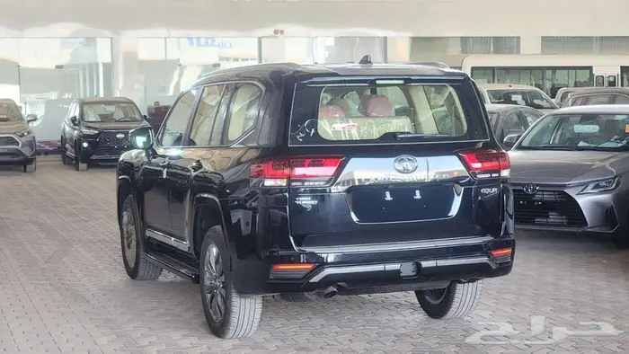 لاندكروزر GXR4 بنزين 2025 كاش وأقساط 5