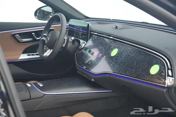 مرسيدس E 300 موديل 2025 أصفار خليجي أسود جملي 12