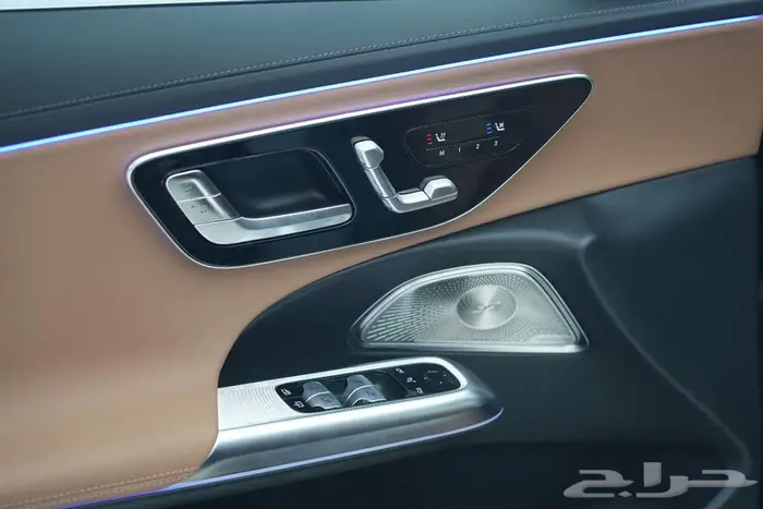 مرسيدس E 300 موديل 2025 أصفار خليجي أسود جملي 13