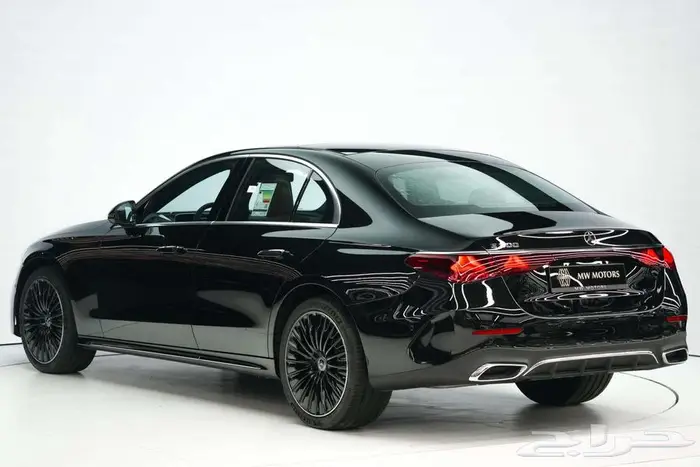 مرسيدس E 300 موديل 2025 أصفار خليجي أسود جملي 3
