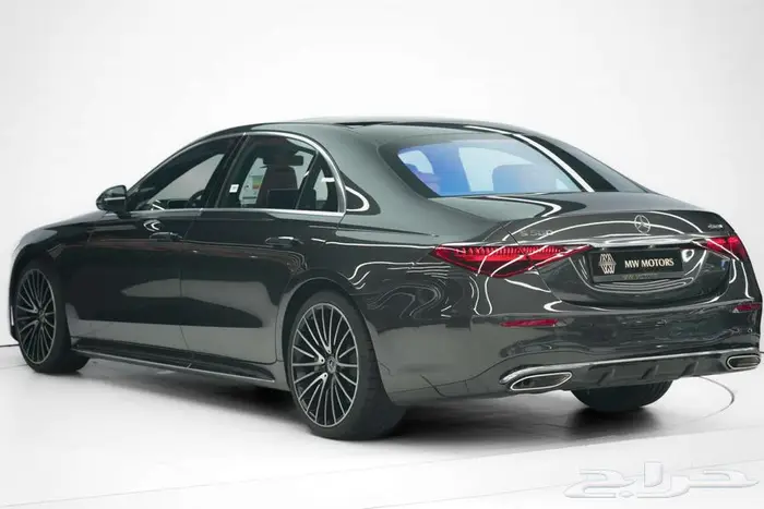 مرسيدس S 500 موديل 2025 أصفار خليجي رمادي غامق بني 3