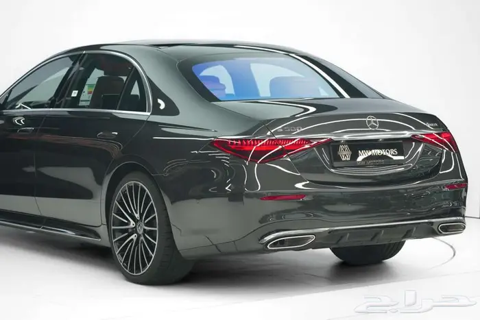 مرسيدس S 500 موديل 2025 أصفار خليجي رمادي غامق بني 5