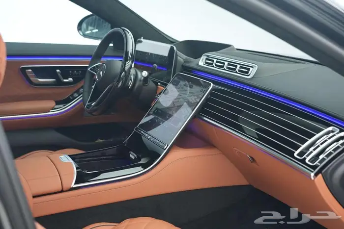 مرسيدس S 500 موديل 2025 أصفار خليجي رمادي غامق بني 12