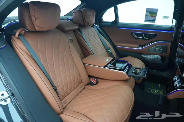 مرسيدس S 500 موديل 2025 أصفار خليجي رمادي غامق بني 16