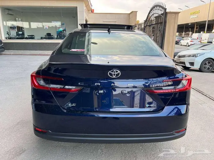 تويوتا كامري LE هايبرد 2025 متاح اقساط و كاش 4