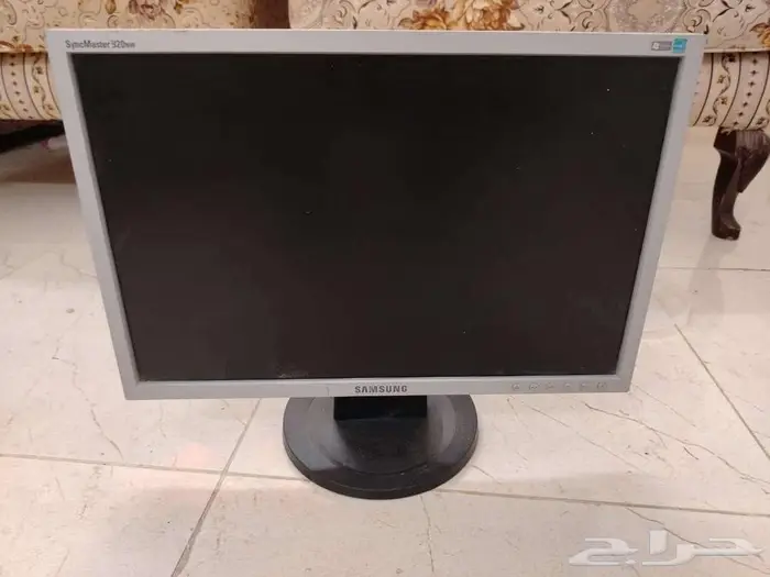 عدد 2 شاشة كمبيوتر للبيع بالاضافة للهدية 1 شاشة مجانا 0