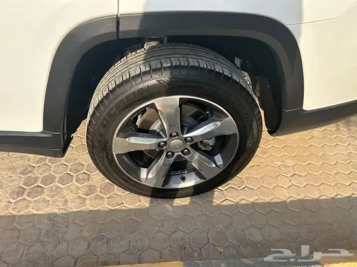 جيب جراند شيروكي ليميتد 2022 6