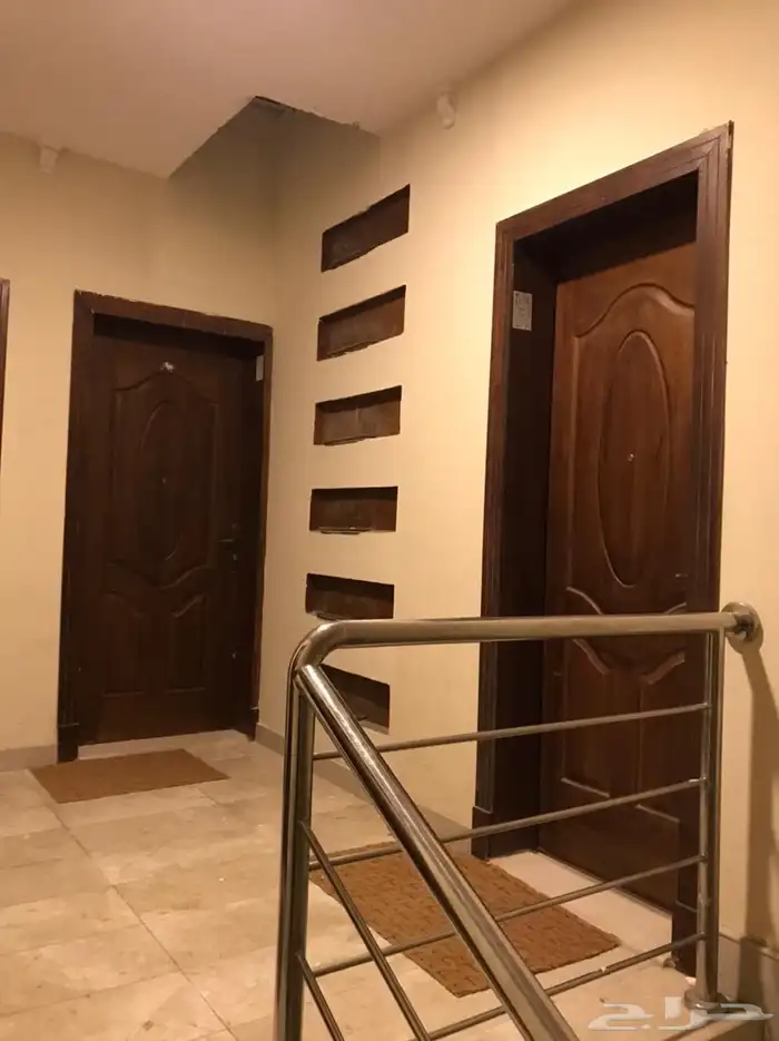 شقه ملحق نظيفة ومؤثثه مع سطح خاص 3