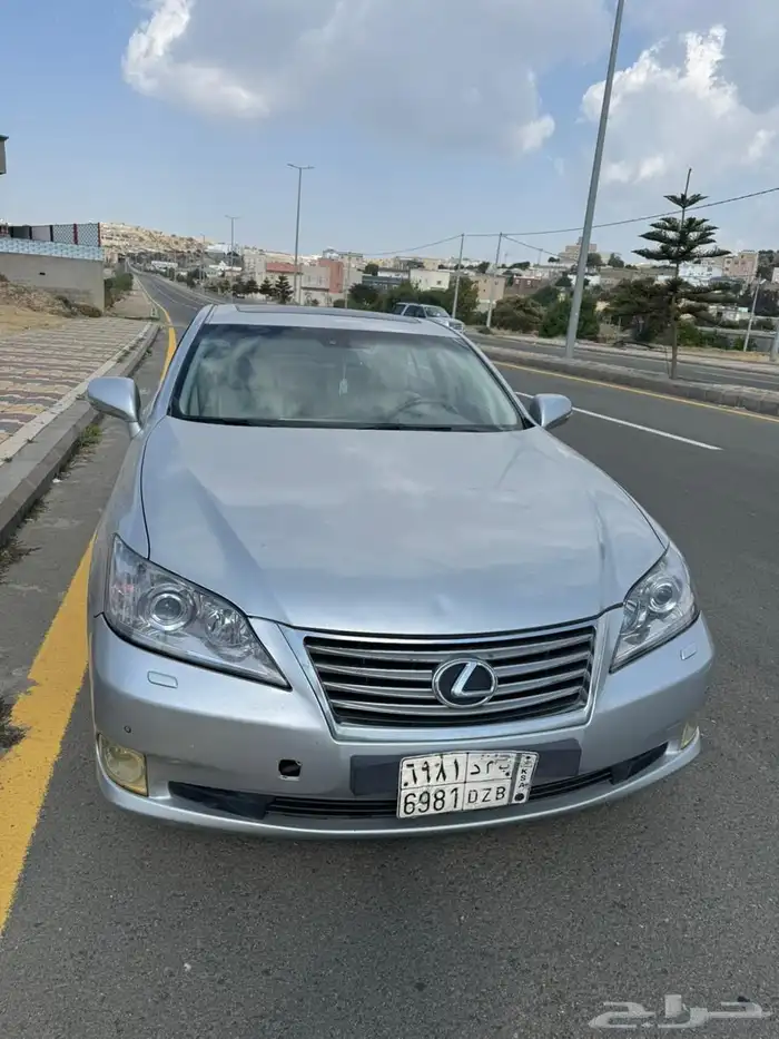 لكزس . 2012 17