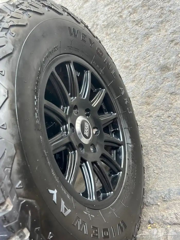 جنوط برايد مقاس 17 مع كفرات ودواي نص حجري مقاس 275 70 17 8