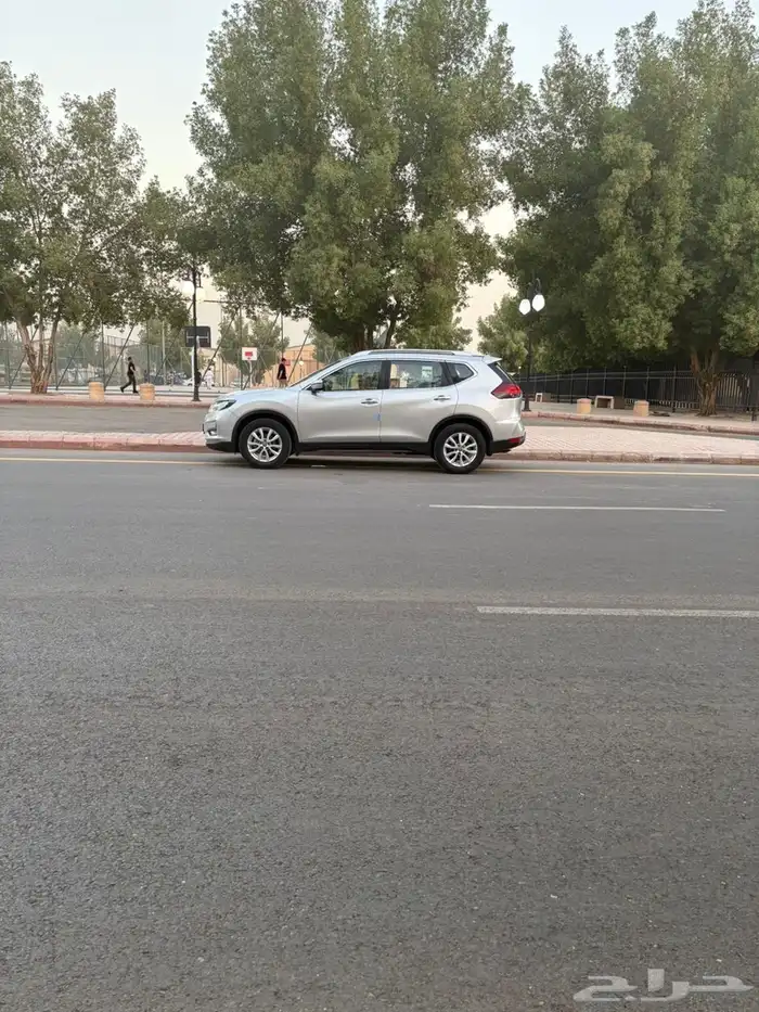 نيسان 4