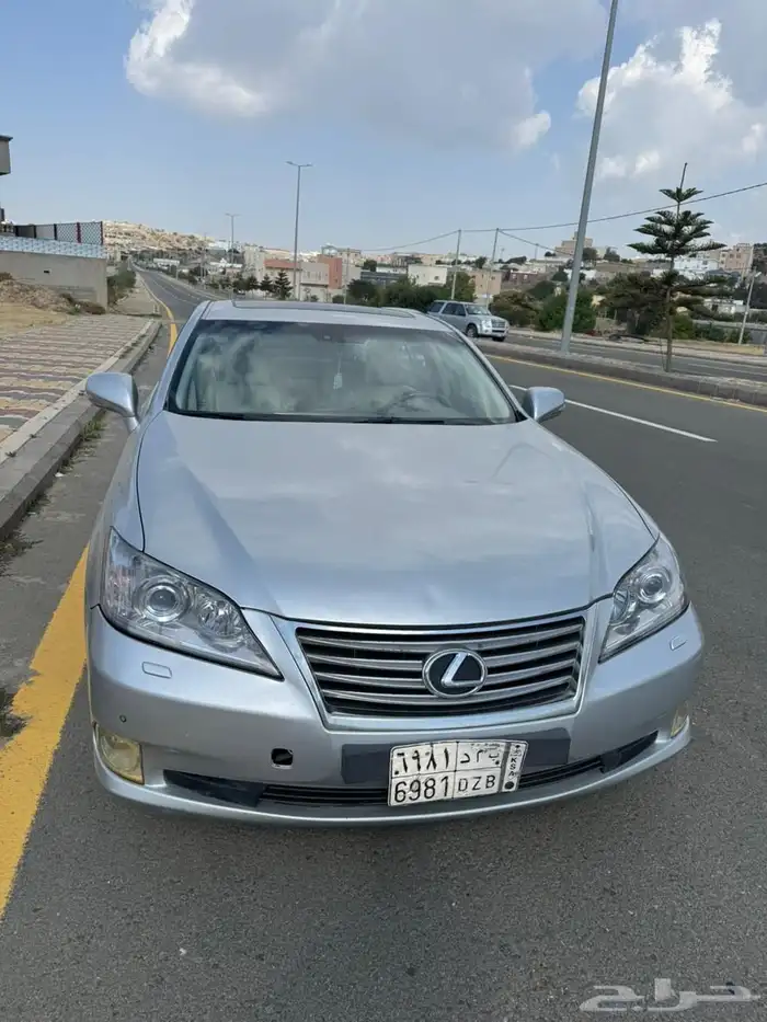 لكزس . 2012 3