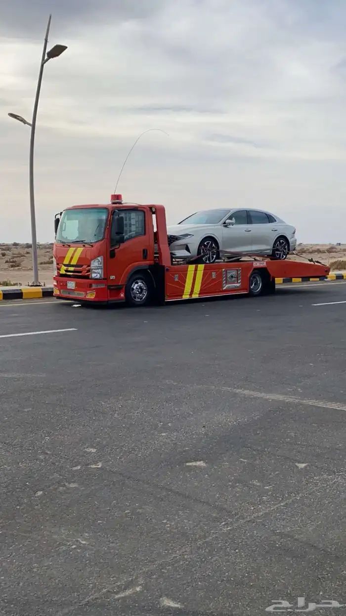 سطحه داخل ينبع وخارجها لنقل السيارات 0