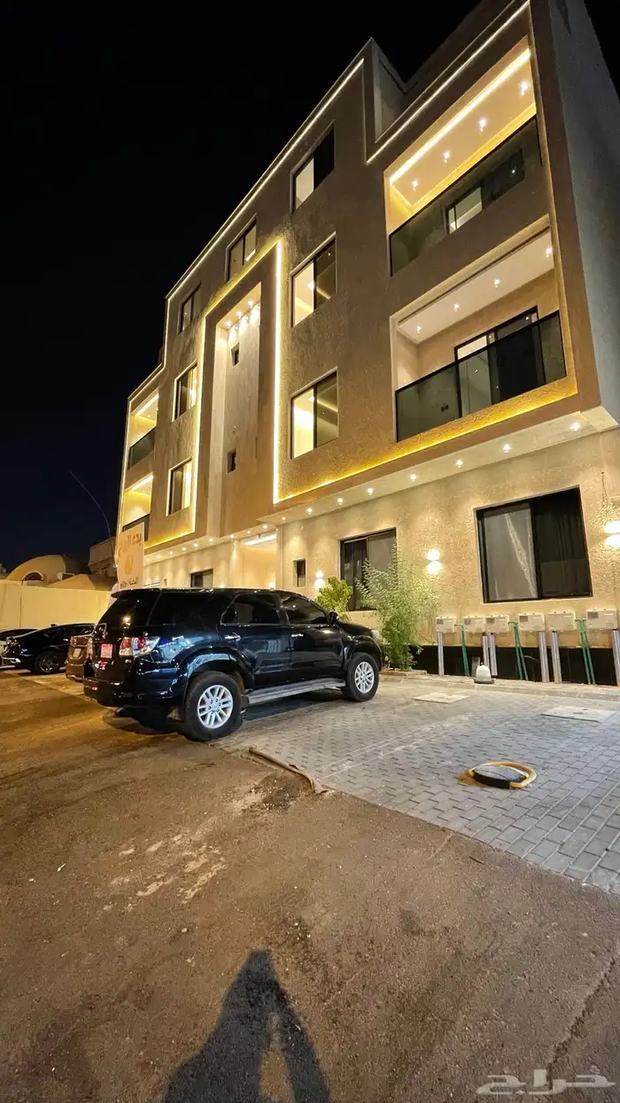 شقق للبيع بمساحات واسعه وموقع مميز حي الروضة الملك فيصل 3
