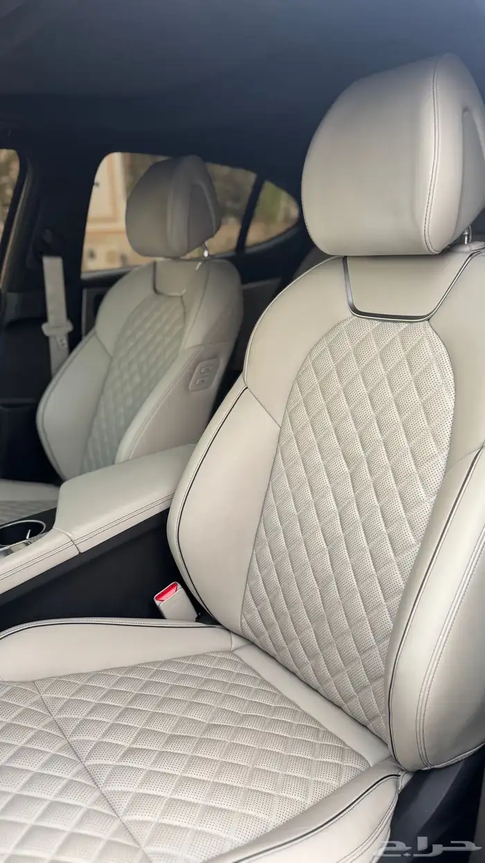 2023 جينسس G70 11