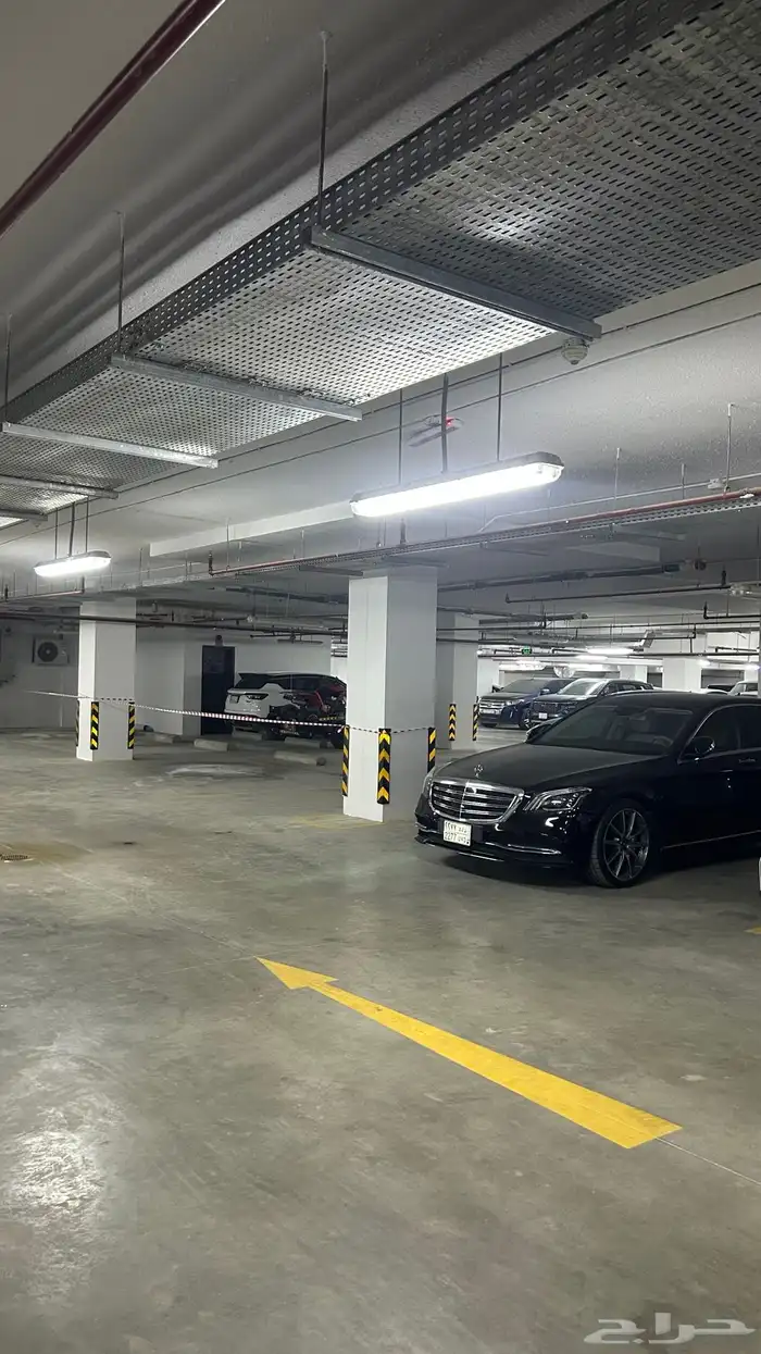 موقف سيارة 1