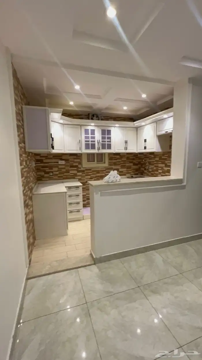 شقه للايجار3 غرف حي البوادي جده 1