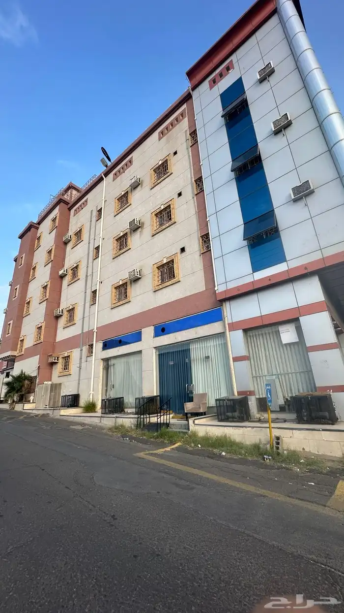 عمارتين سكنية مؤثثة بالكامل   4 محلات تجارية مؤجرة 1