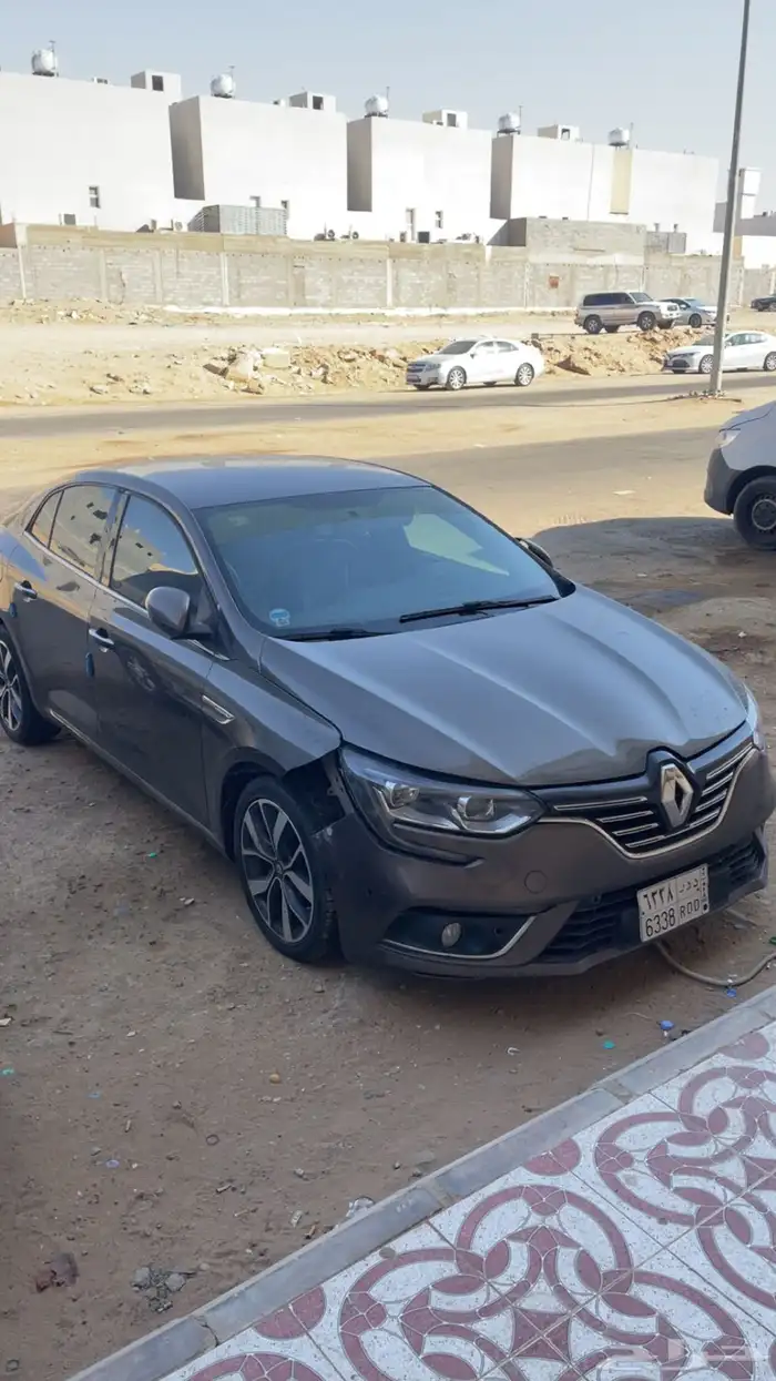 ميجان رينو نفس النيسان 0