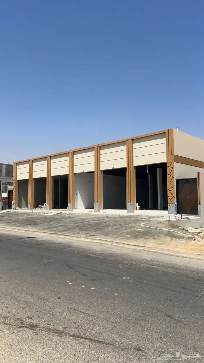 عمارة تجارية سكنية عبارة عن 6 معارض مع سويت الواجهة جنوبيه 0