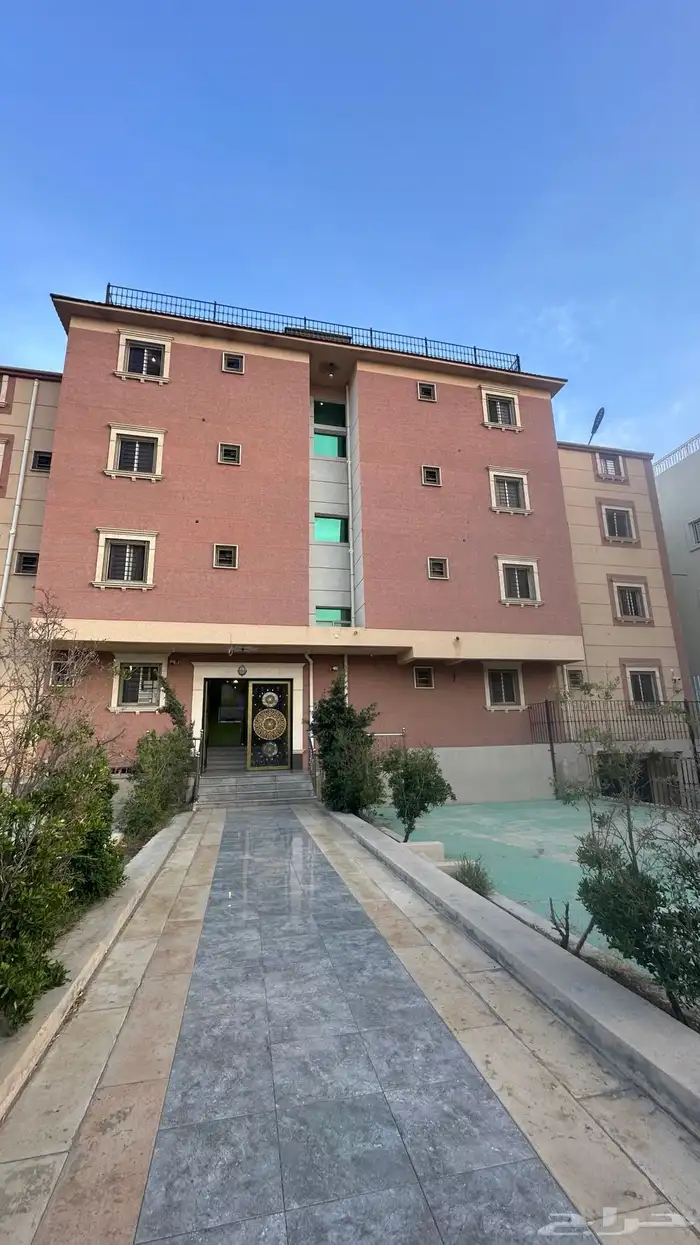 عمارتين سكنية مؤثثة بالكامل   4 محلات تجارية مؤجرة 0