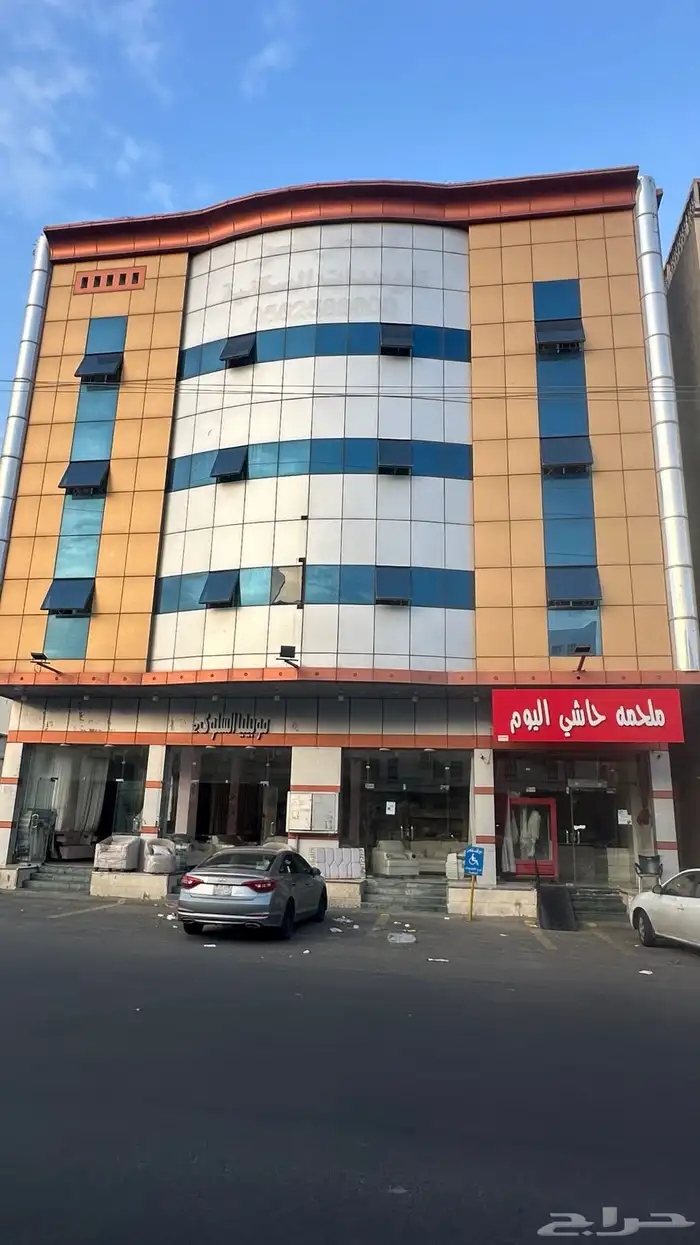 عمارتين سكنية مؤثثة بالكامل   4 محلات تجارية مؤجرة 2