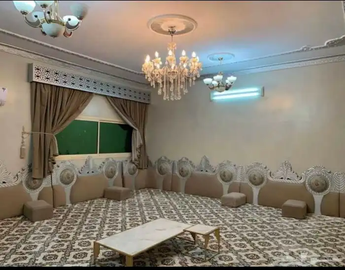 للبيع فيلا ( دور موسس ) حي طويق 4