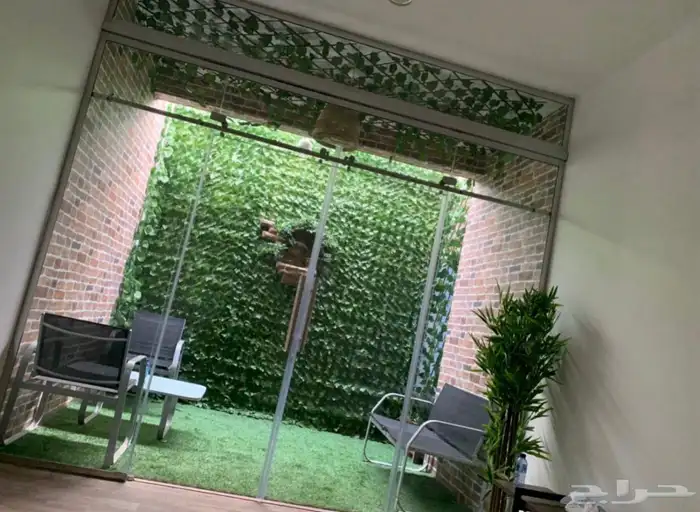 واجهة زجاج سكريت مع بابين سحاب شبة جديد 0