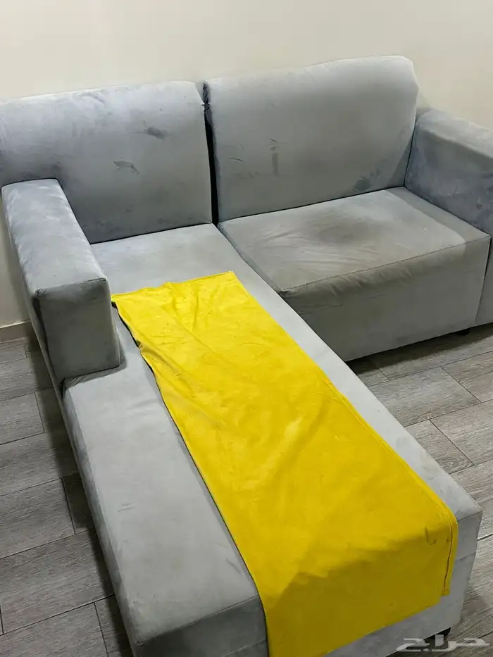 للبيع طاولات من ايكيا و كنب نظيفه 6