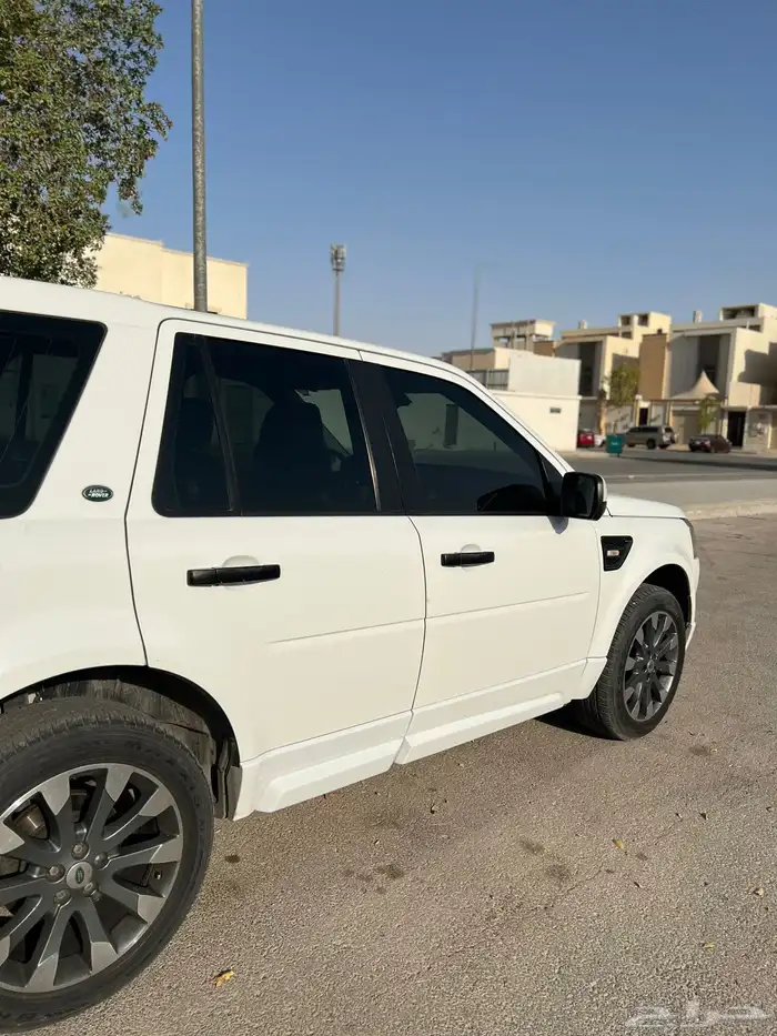 لاند روفر LR2 2