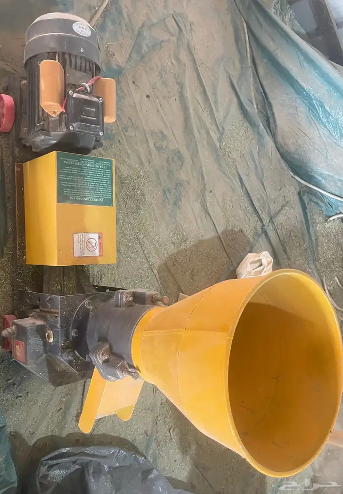 مكبس وجراشة اعلاف شبه جديده من معرض عون 4