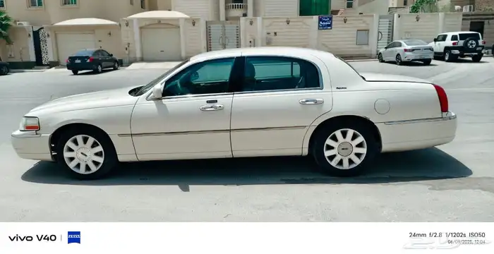 لينكولن تاون كار موديل 2007 للبيع 4