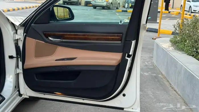 BMW 750LI نظيف ممشى قليل 24