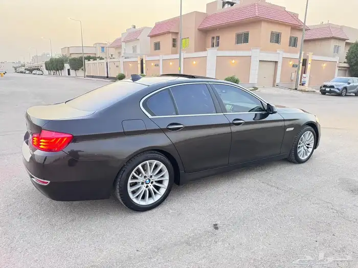 بي ام دبليو 520 1