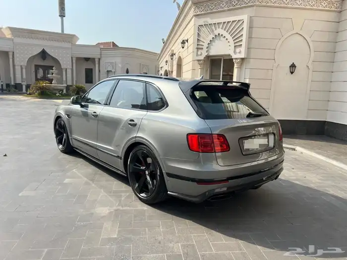 مخزن بنتلي بنتياقا 2019 عداد 52 الف كم فقط سماكو 15