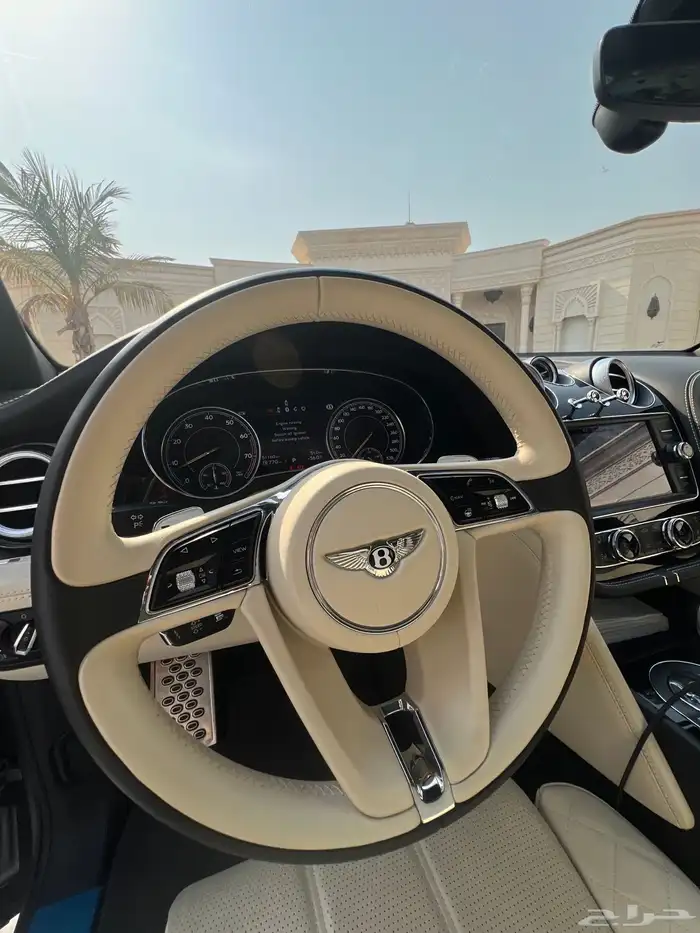 مخزن بنتلي بنتياقا 2019 عداد 52 الف كم فقط سماكو 49