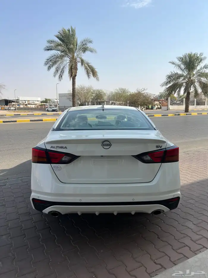 نيسان التيما SV نص فل موديل2025م 5