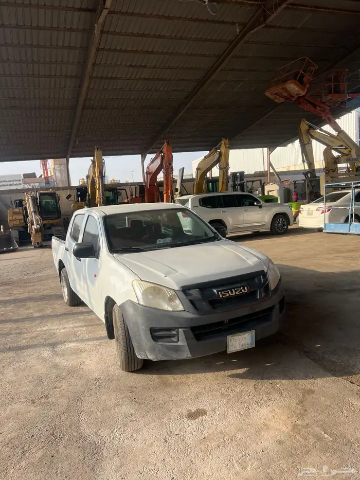 وانيت ايسوزو موديل 2013 1