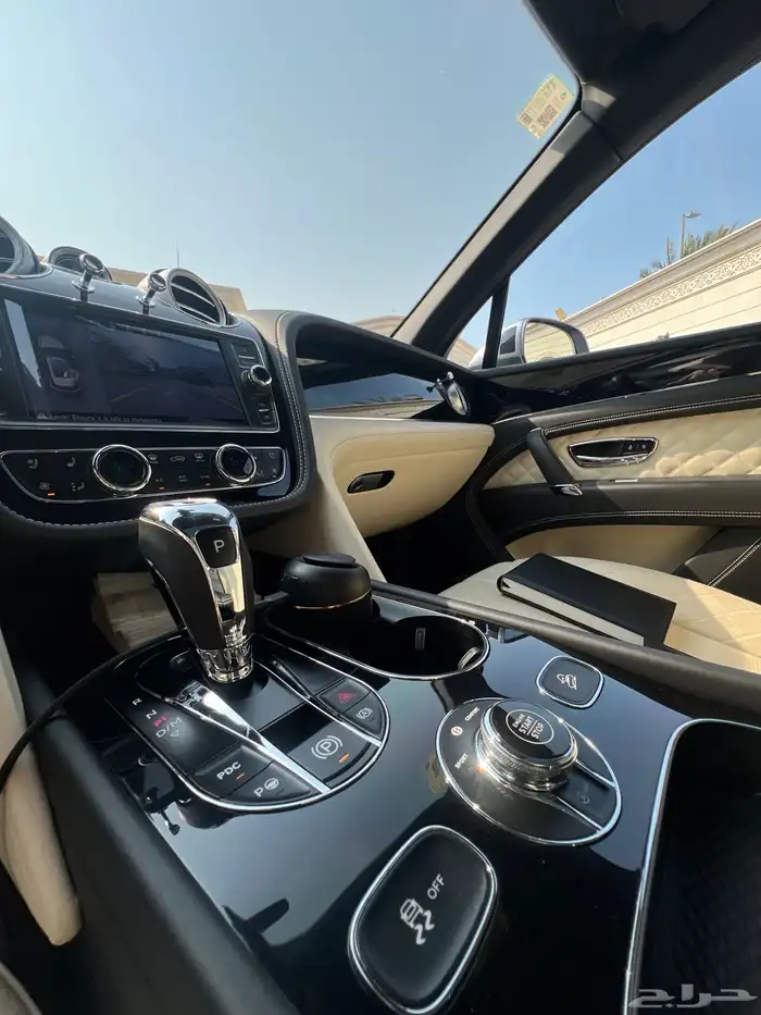 مخزن بنتلي بنتياقا 2019 عداد 52 الف كم فقط سماكو 50