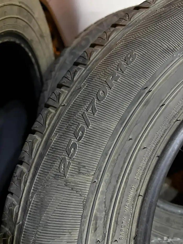 كفرات اكس دبيشن255 70 18شبه جديده نكسن كوري 9