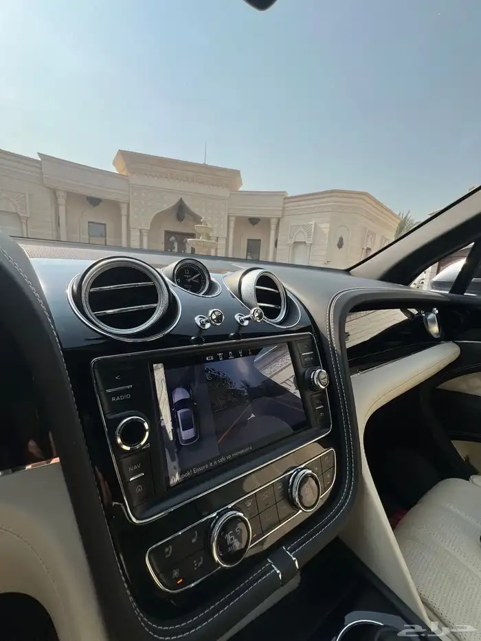 مخزن بنتلي بنتياقا 2019 عداد 52 الف كم فقط سماكو 56