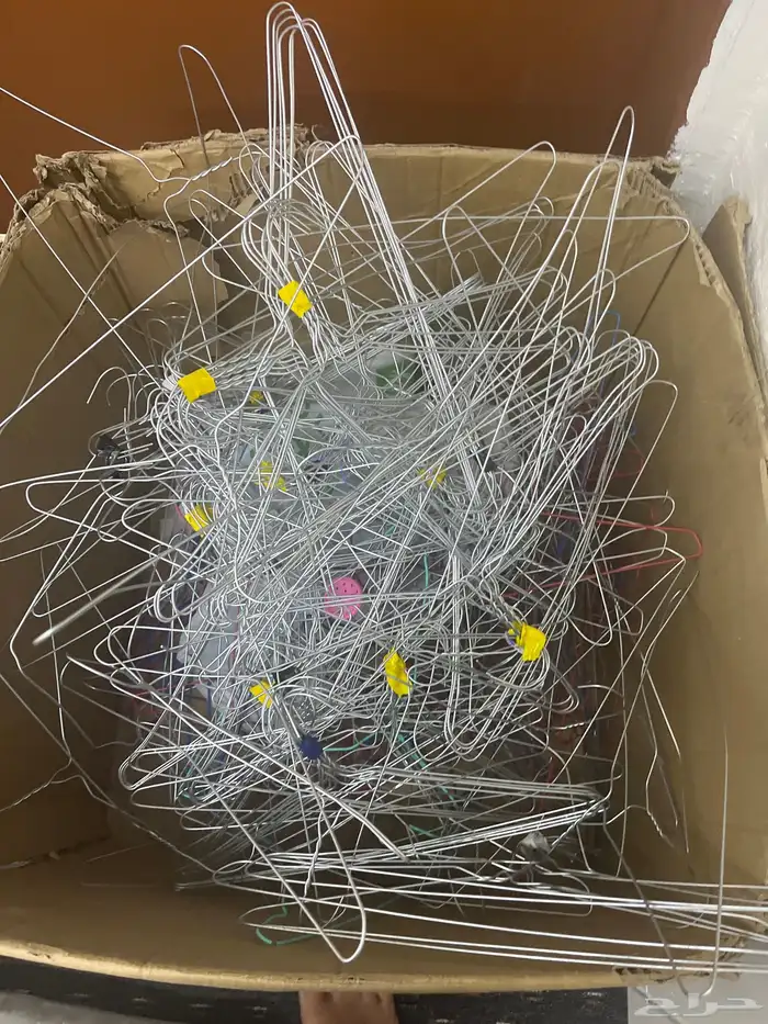 علاقة حق ملابس فوق المية حبة 0