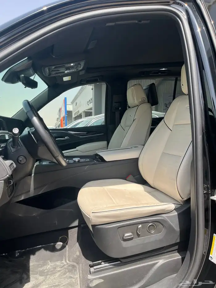 كاديلاك اسكاليد 2023 الجميح ممشى قليل 12