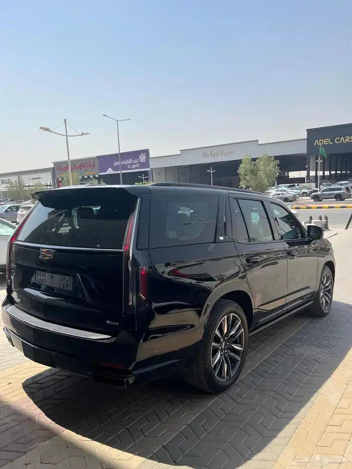 كاديلاك اسكاليد 2023 الجميح ممشى قليل 10