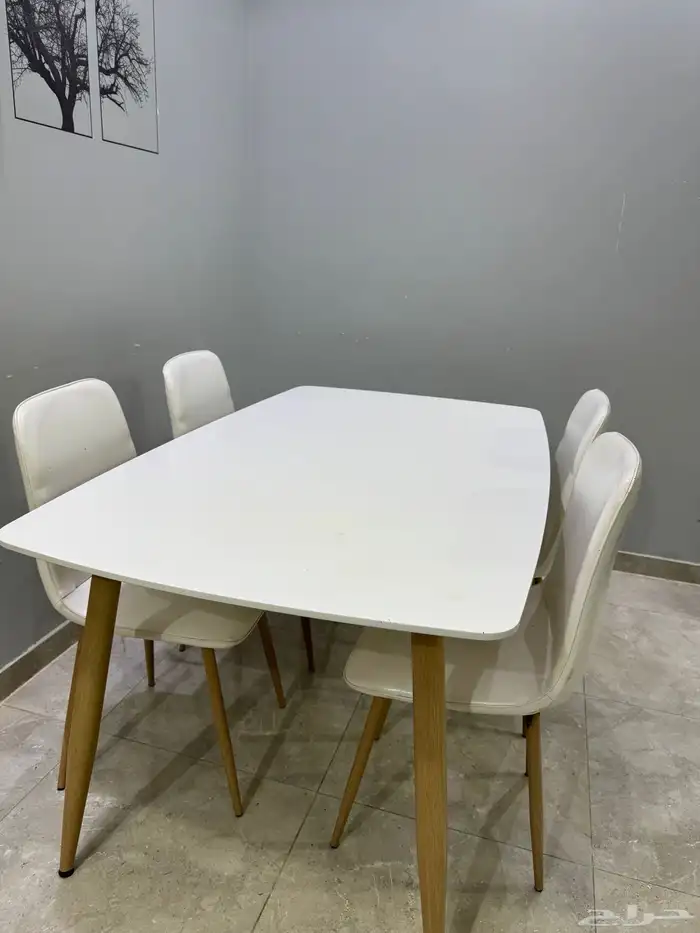 طاولة طعام شبه جديد 0