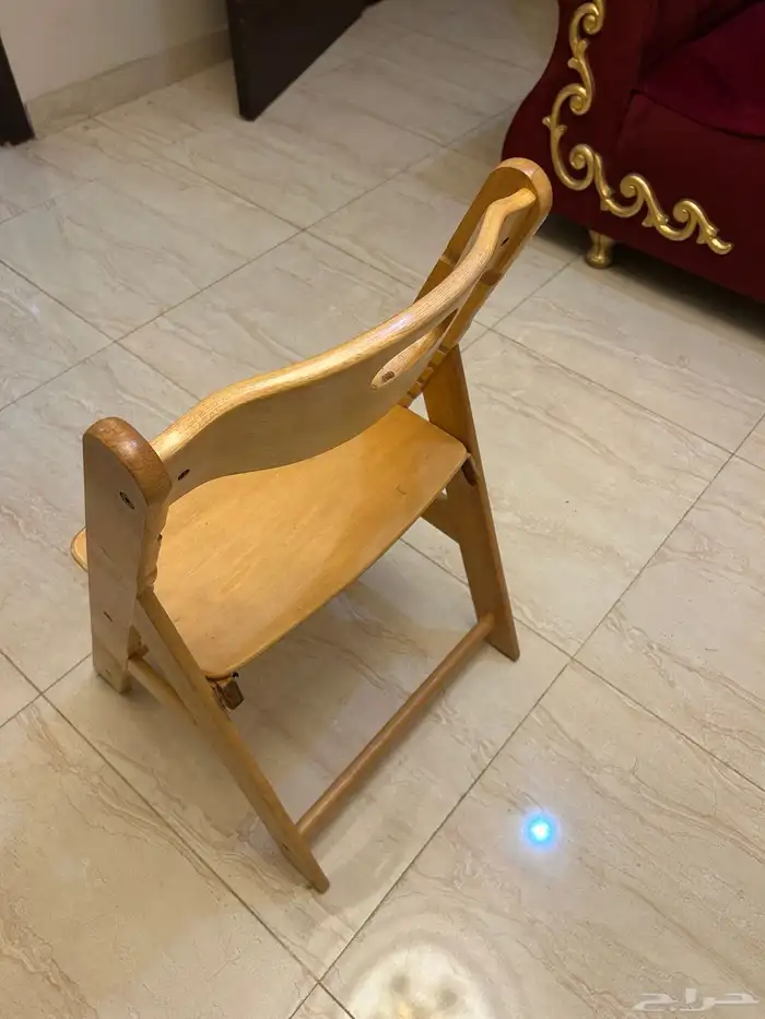 كرسي خشب 2