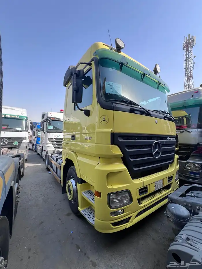 حراج معرض رائد للسيارات والشاحنات والمعدات الثقيلة 26