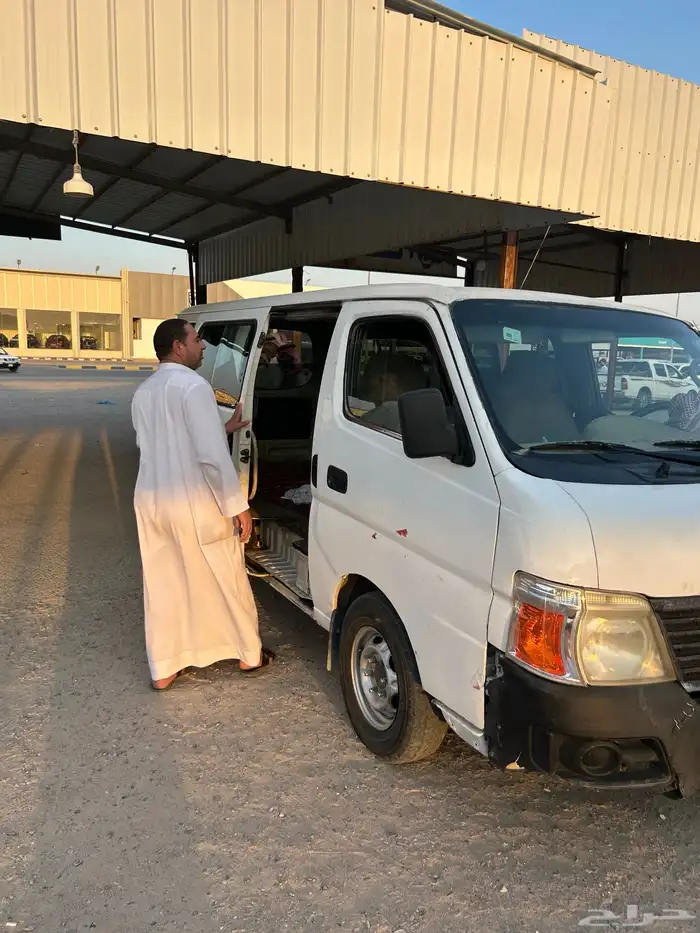 للبيع باص نيسان 2008 2