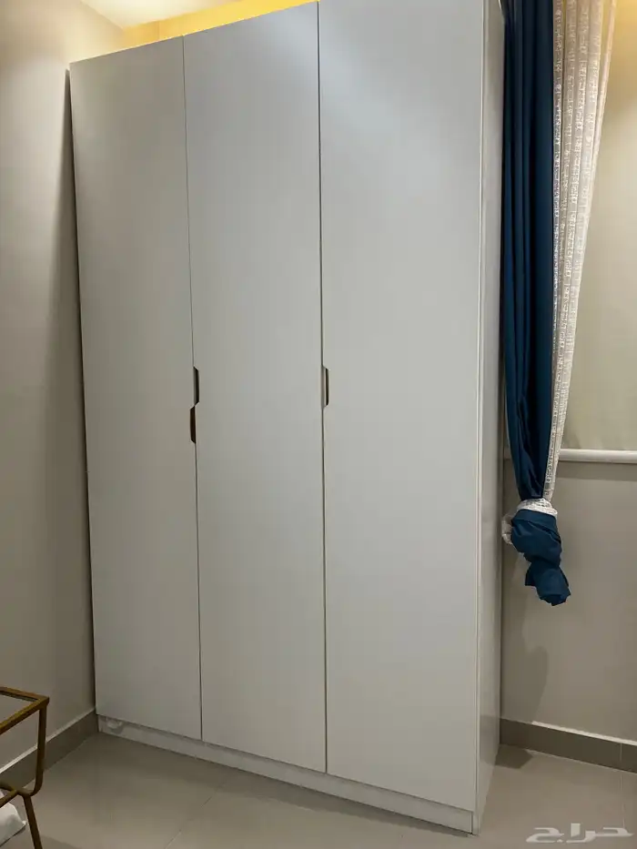 دولاب ملابس نظيف ابيض 0